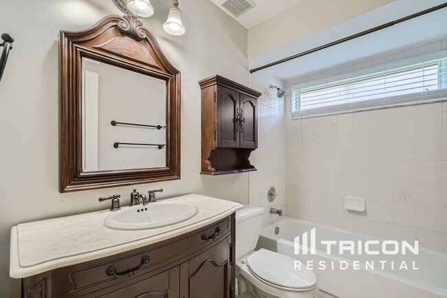 Building Photo - 854 Christina Cir