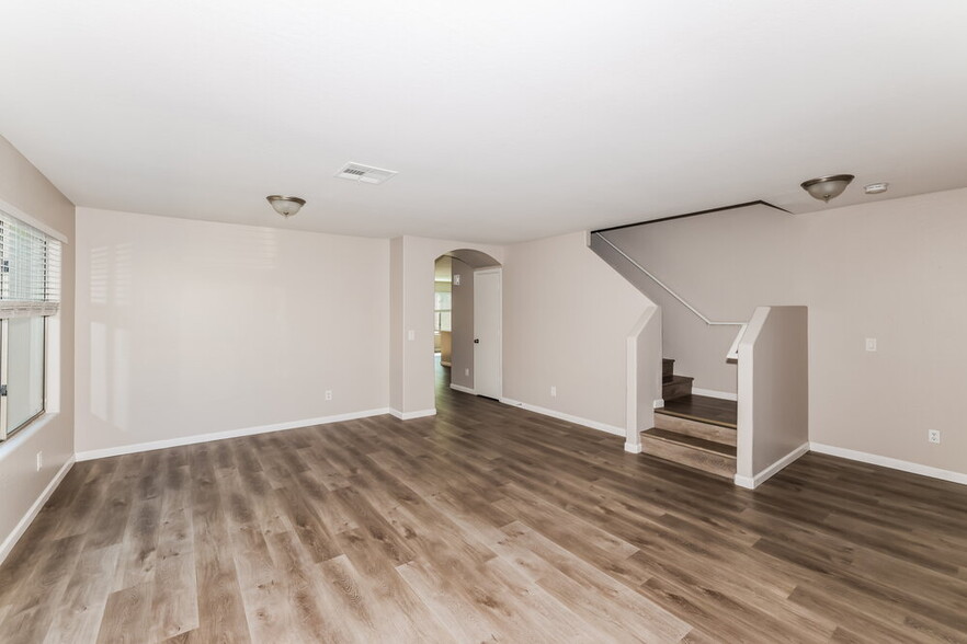 Building Photo - 8623 N 68th Dr