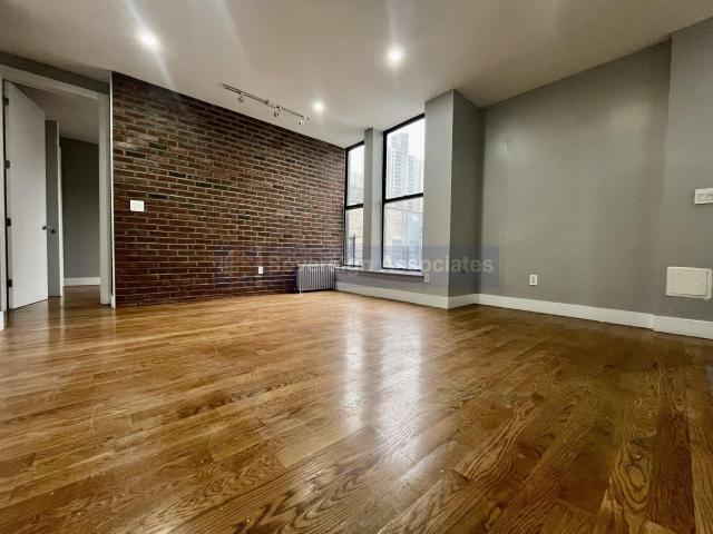 Building Photo - 3 bedroom in New York NY 10033