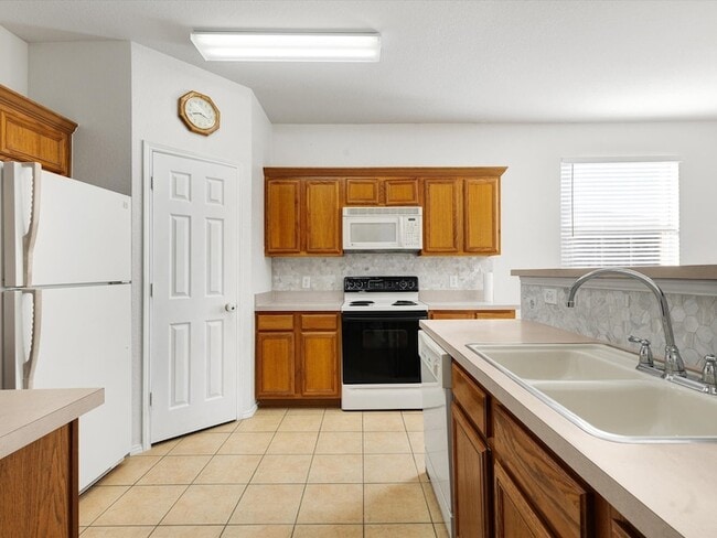 Building Photo - 548 Linacre Dr