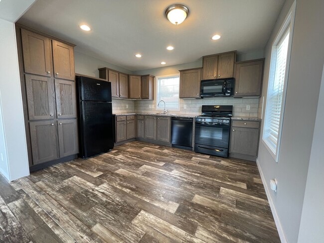 Building Photo - 38033 Ducharme Dr