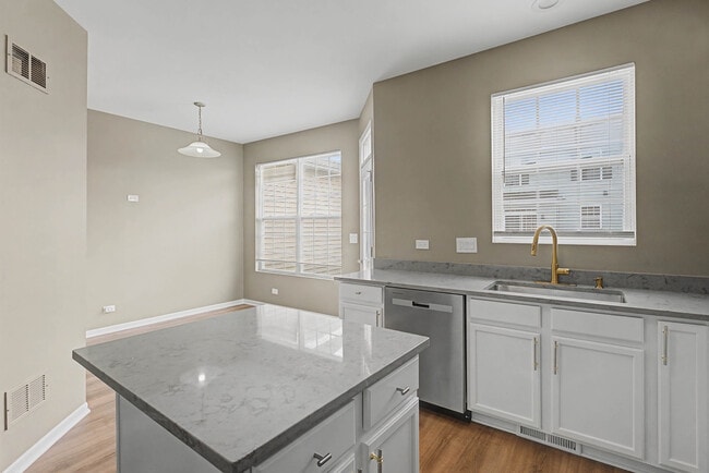 Building Photo - 1475 Sedgewood Ct