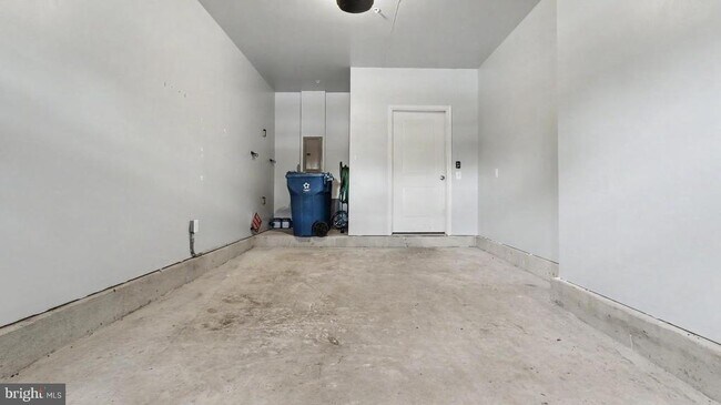 Building Photo - 43031 Foxtrail Woods Terrace