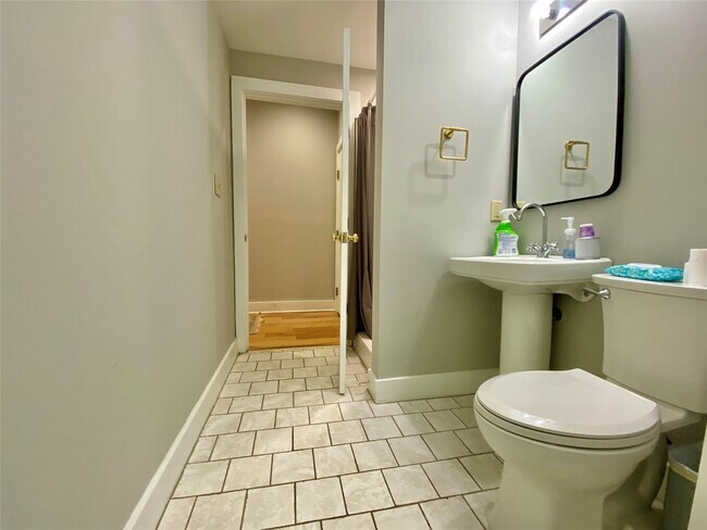 Building Photo - 254 W Washington St