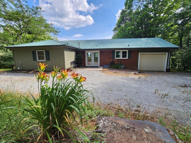 Building Photo - 640 Fairview Heights