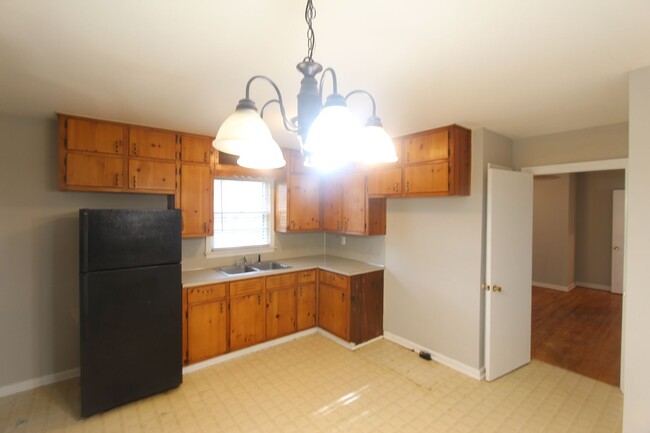 Building Photo - 3 Bedroom, 1 Bath!  New on the Market and ...