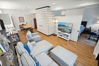 Building Photo - Modern Condo Living in Shaw