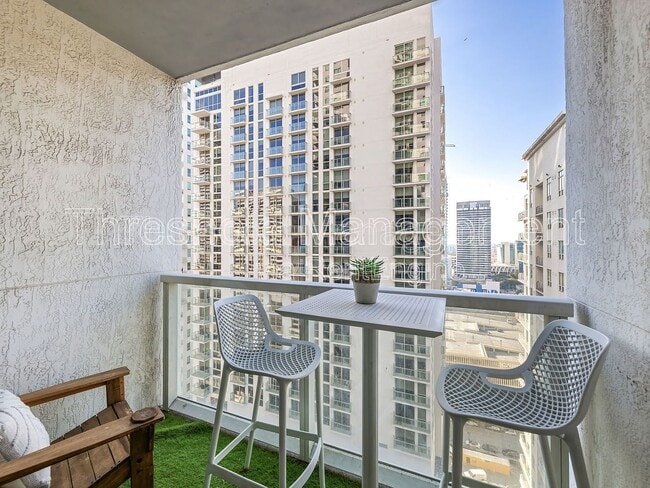 Building Photo - 253 NE 2nd St