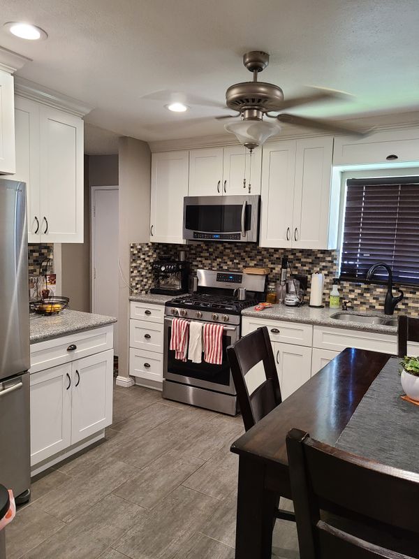 Building Photo - 644 E Birch St