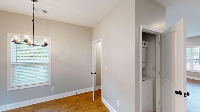 Building Photo - Black Friday Special Available- 2 Bed/2.5 ...