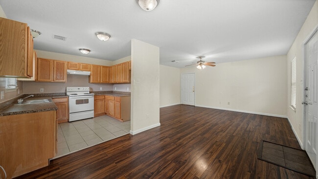 Building Photo - 2216 Avenue F