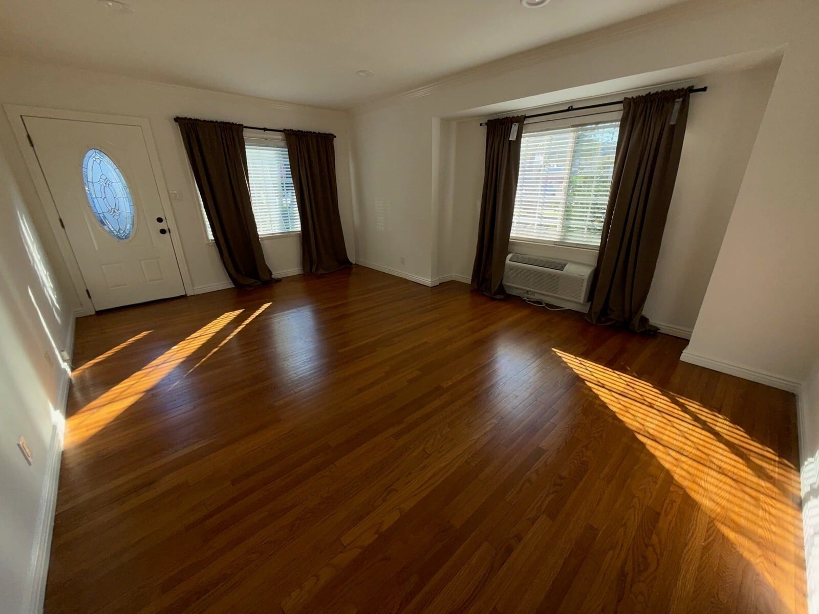 Building Photo - 14641 Moorpark St