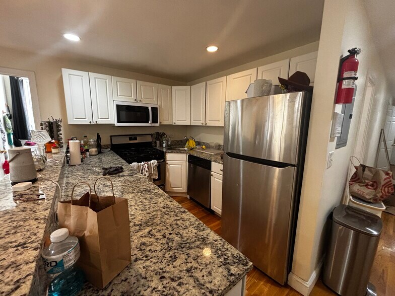 Building Photo - 66 Egmont St