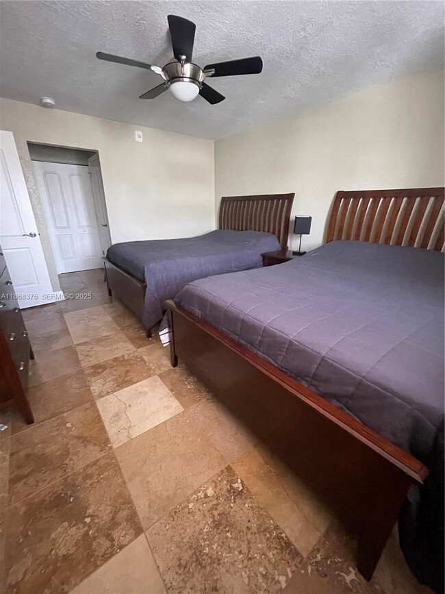 Building Photo - 410 SE 2nd St