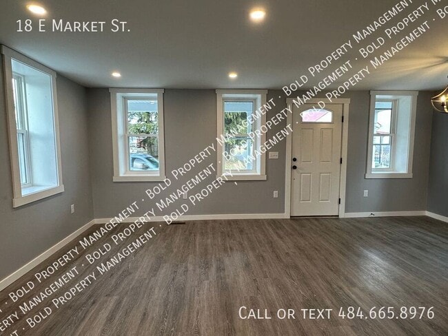 Building Photo - 18 E Market St