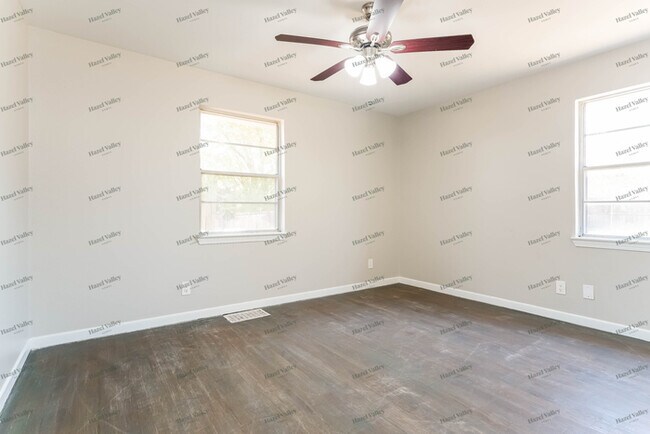 Building Photo - 1108 Coke Dr