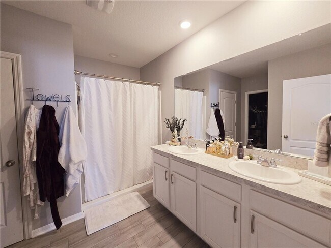 Building Photo - 3180 Royal Tern Dr