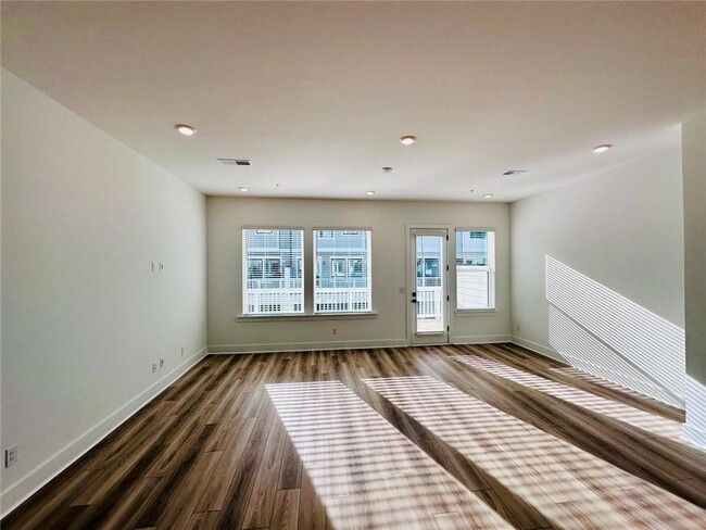Building Photo - 375 Walker Ave