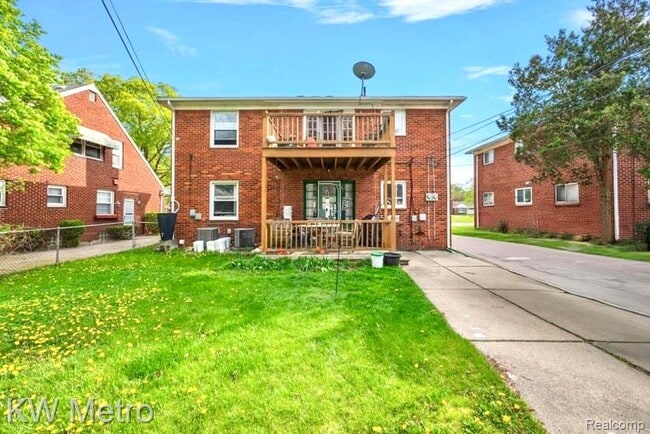 Building Photo - 2182 Vernier Rd