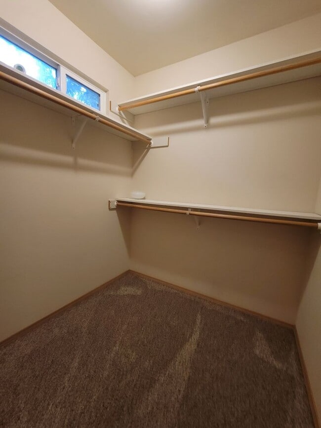 Building Photo - 2 Bedroom Townhome in Desirable Summerwind!