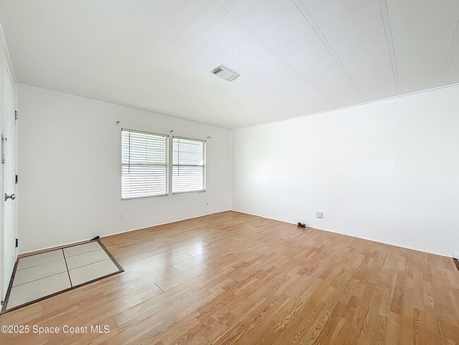 Building Photo - 568 Jennifer Cir