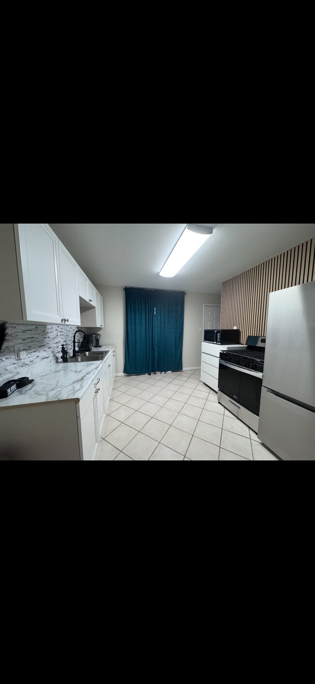 Building Photo - 6110 Ash Ave