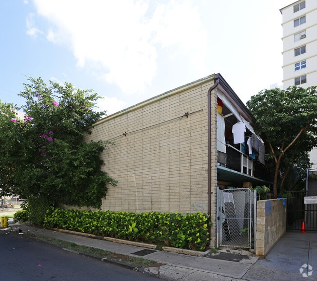 Building Photo - 2467 Cleghorn St