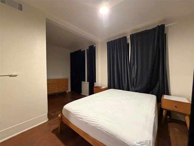 Building Photo - 402 Hyde Park Blvd