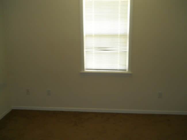 Building Photo - 3096 Tyndall Dr