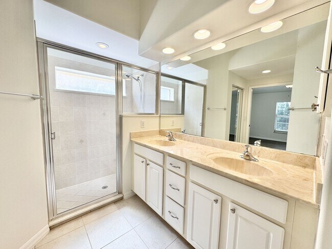 Building Photo - ** TUSCANY COVE ** 3 BED / 2 BATH - VILLA ...