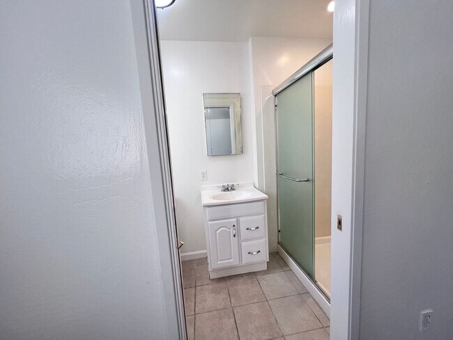 Building Photo - EBS T 37565