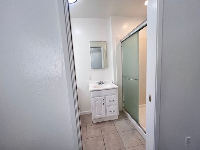 Building Photo - MUST SEE THREE BEDROOM SINGLE FAMILY HOME!
