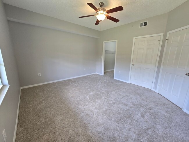 Building Photo - Luxury 1BR/1BA Condo with Fabulous Views i...