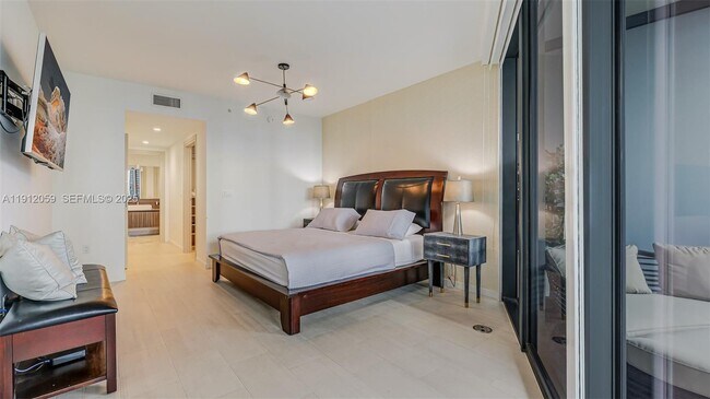 Building Photo - 1000 Brickell Plaza