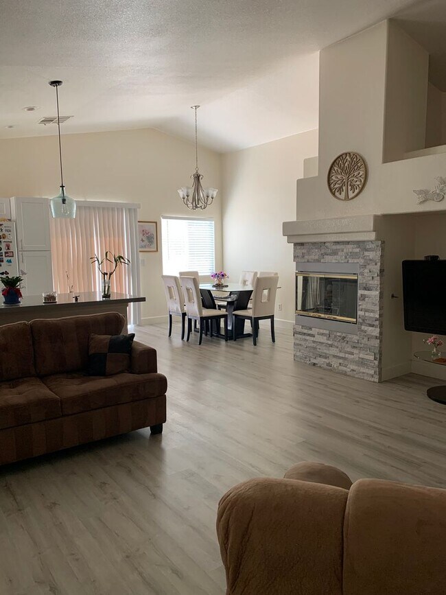 Building Photo - Great Home Single story home in Green Vall...