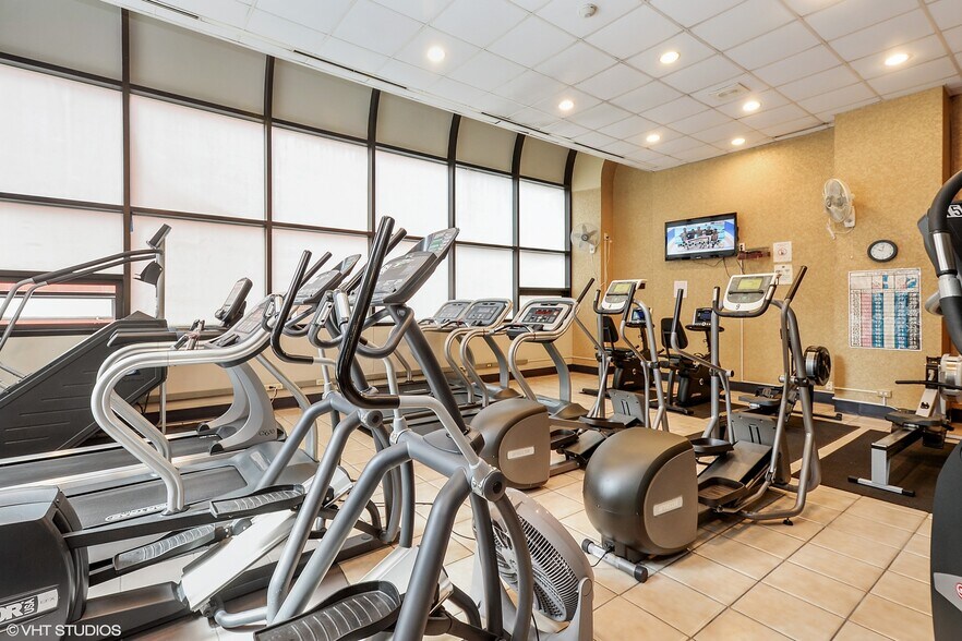 Building Photo - 211 E Ohio St