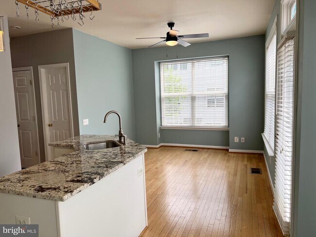 Building Photo - 22464 Maison Carree Square