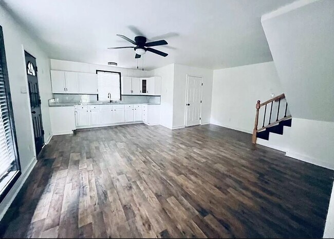 Building Photo - 343 5th St