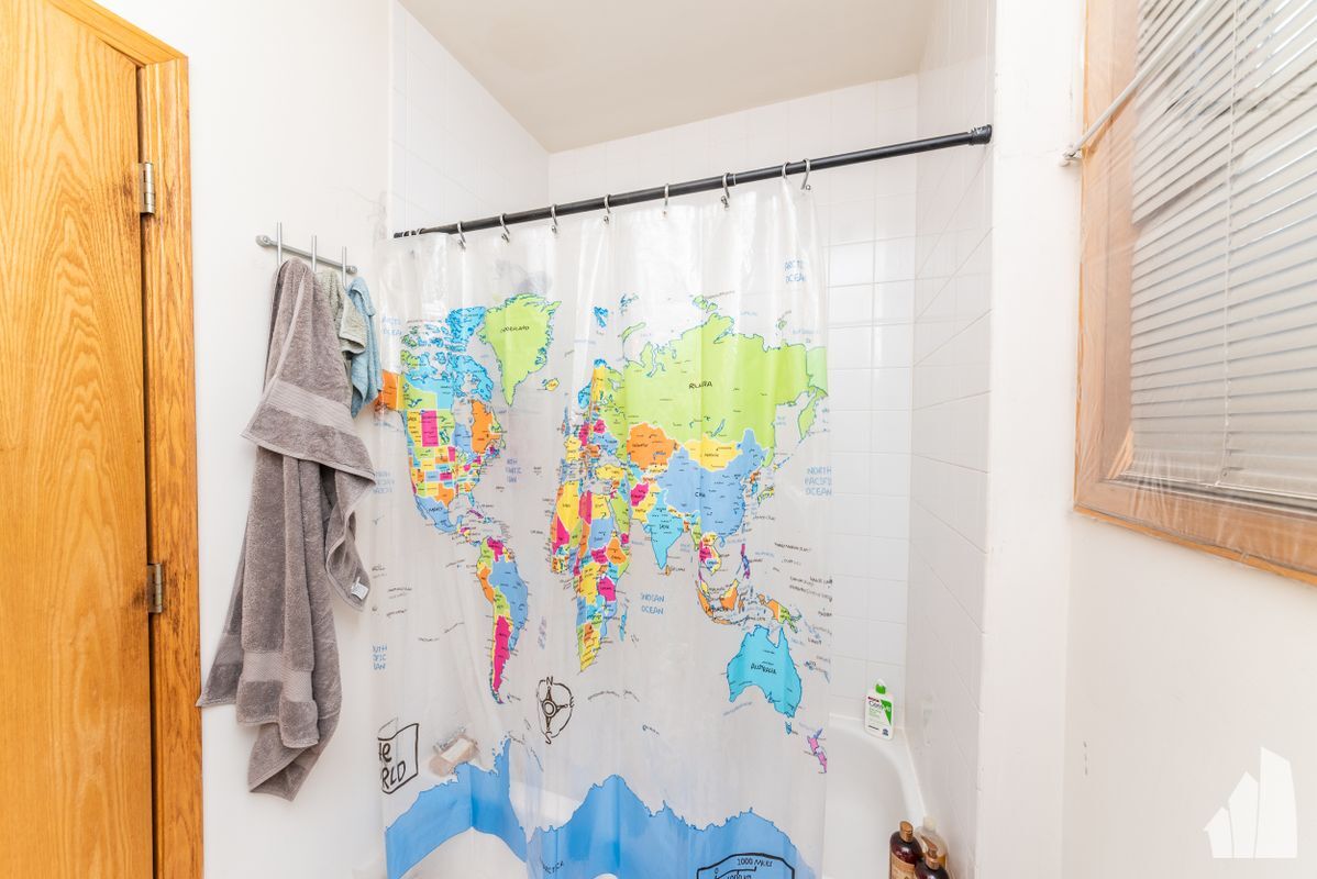 Building Photo - 819 N Wood St