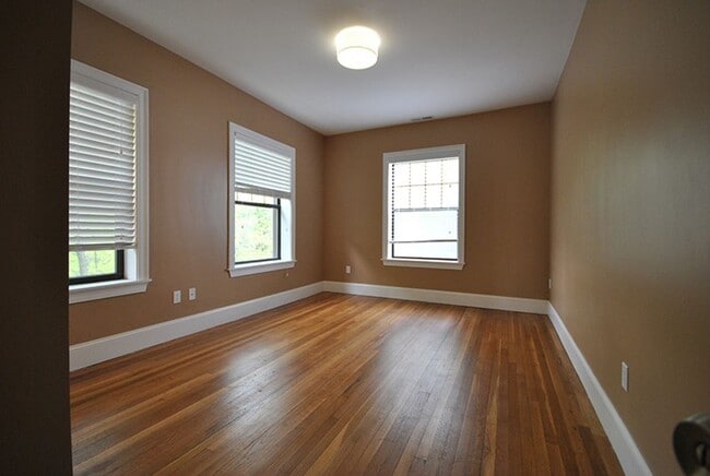 Building Photo - 1592 Beacon St