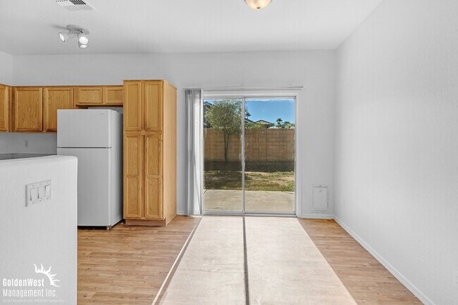 Building Photo - Updated 3Bdm 2Ba Home in Surprise!