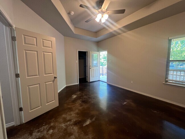 Building Photo - Luxury 3/2 Duplex in Seguin, Texas