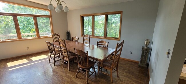 Building Photo - Fully Furnished 3 Bedroom House