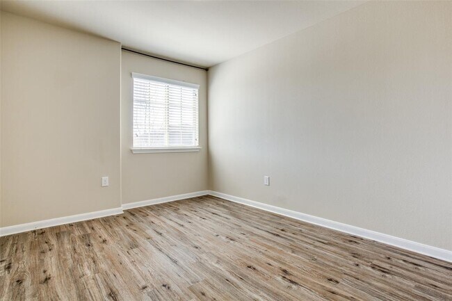 Building Photo - 12402 Walter Vaughn Dr