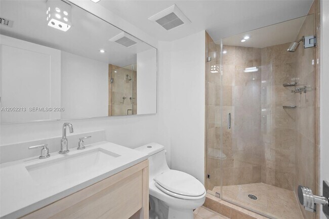 Building Photo - 520 Brickell Key Dr