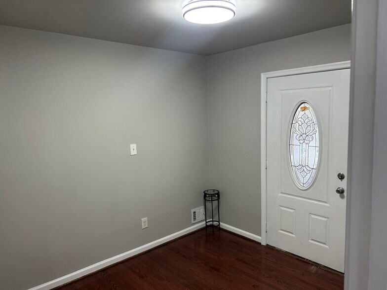 Building Photo - 5313 Flanders Ave