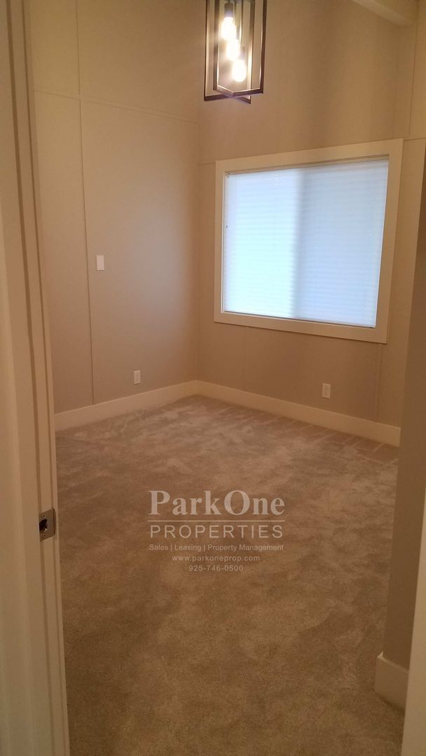 Building Photo - Nicely Remodeled Walnut Creek Saranap Home