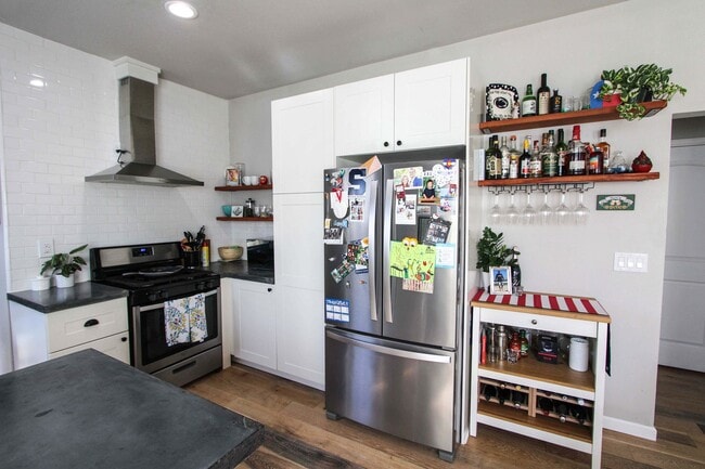 Building Photo - RENOVATED 3-BEDROOM HOME IN BEACON HILL
