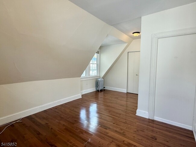 Building Photo - 8 William St