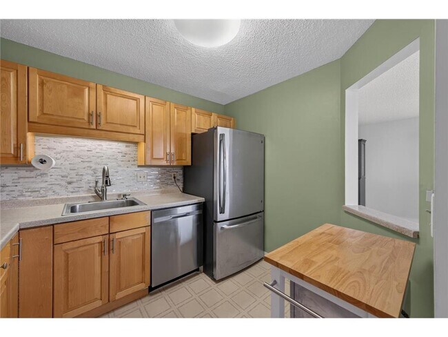 Building Photo - 78 10th St E